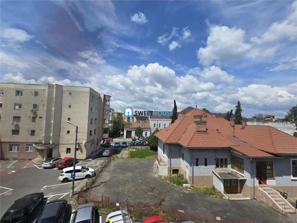 Apartament spatios cu 3 camere - b-dul unirii