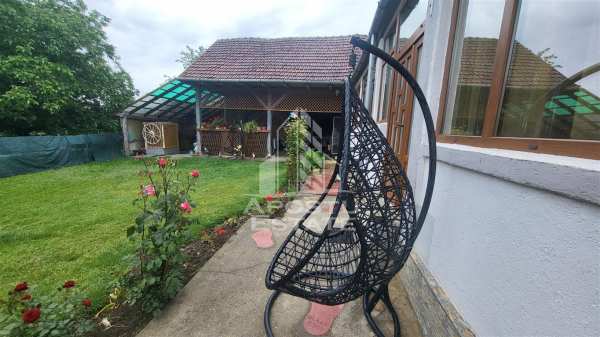 Casa individuala cu 6 camere,2 bai,teren de 1017 mp pischia central