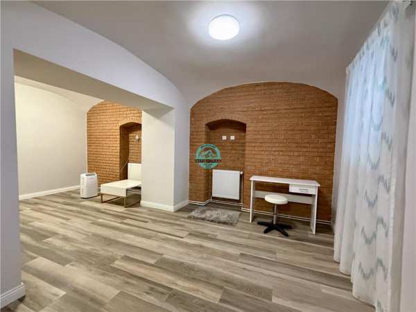 Spatiu comercial/birouri de inchiriat, 45 mp, in centru