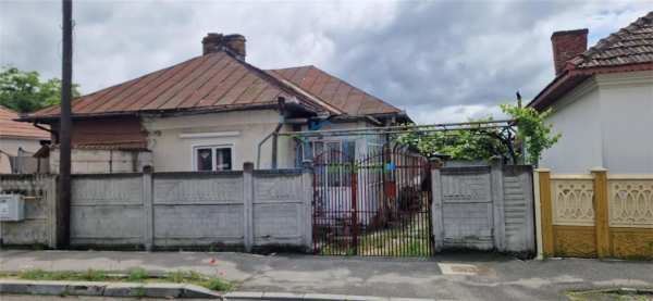 Casa de vanzare in filiasi , teren intravilan 1122 mp
