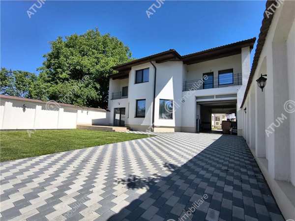 De inchiriat casa ultramoderna cu 4 camere 3 bai si dressing in sibiu