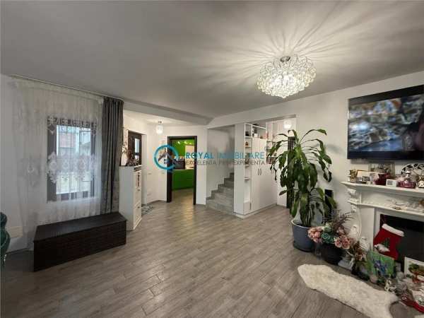 Royal imobiliare-vanzare vila zona paulesti