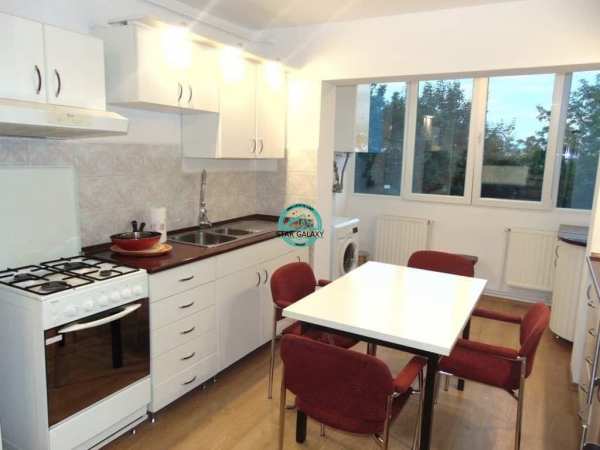 Inchiriez apartament cu 3 camere, decomandat in cornisa, et, 2,la 5 min de umf