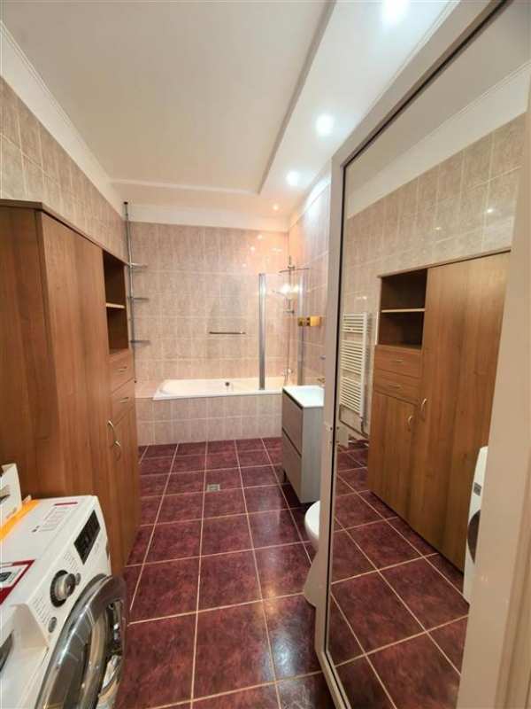 Inchiriez casa 3 camere ultracentral cu acces auto