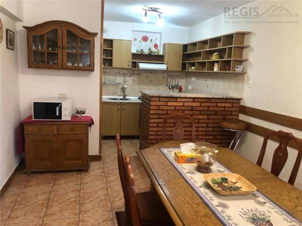 Casa individuala 5 camere cu parcare doar pentru familii