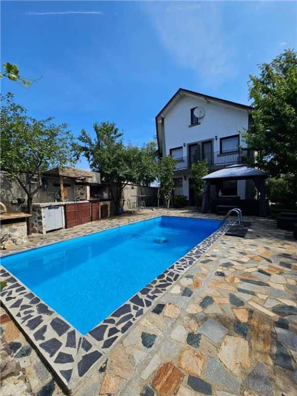Vila bragadiru clinceni - piscina teren 1000 mp - gata de mutat toate utilitatile