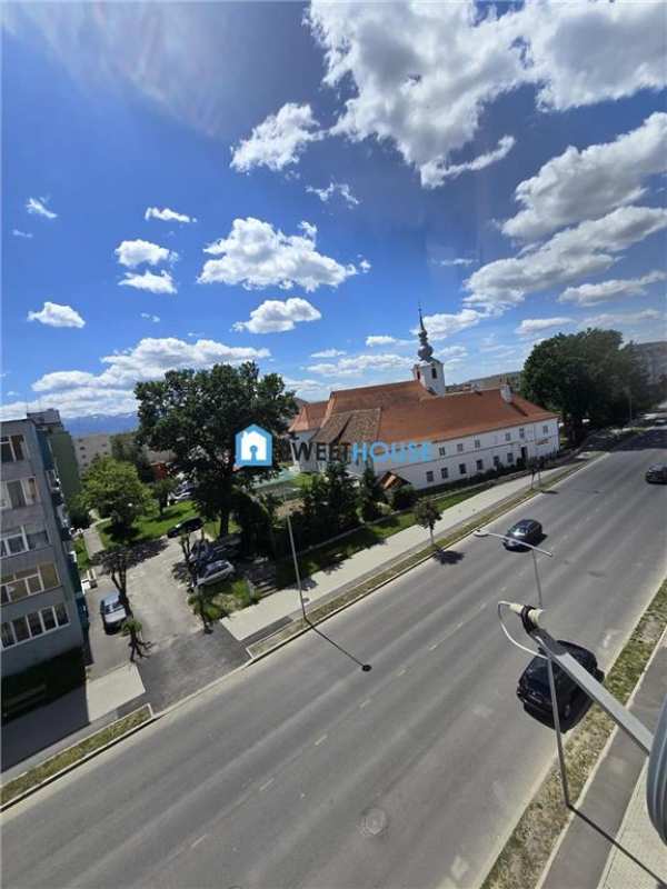 Apartament decomandat cu 3 camere, 2 bai si 3 balcoane  str. tabacari, fagaras