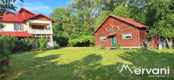 Vila de vanzare cu 6 camere si teren de 5116 mp in cornu