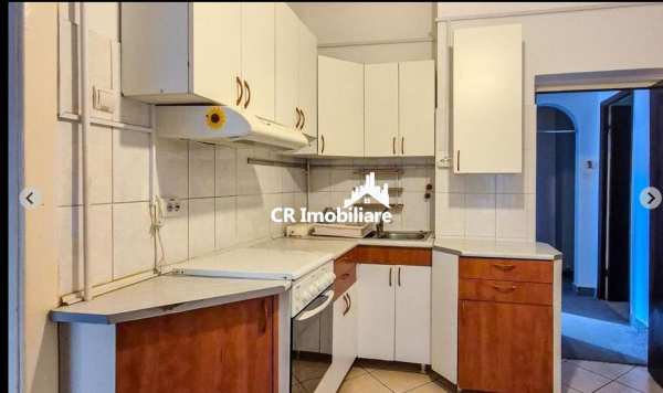 Apartament 5 camere, piata romana pretabil pentru firma  8 locuri de parcare incluse in pret